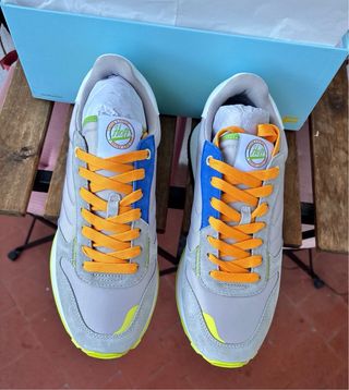 Zapatillas Hoff grises y multicolor