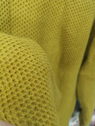 Jersey cuello pico color mostaza