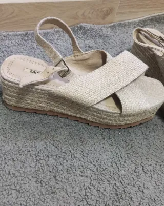 Sandalias ZAPS Beige y Doradas Mujer