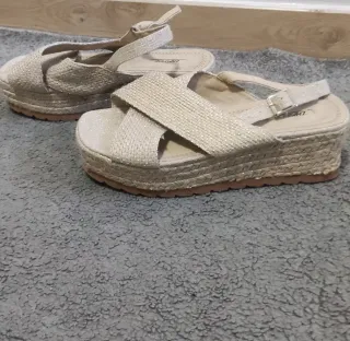 Sandalias ZAPS Beige y Doradas Mujer