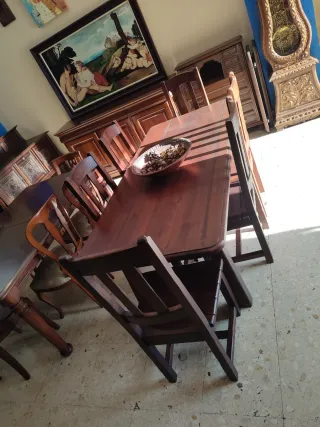 Mesa de madera con 6 sillas