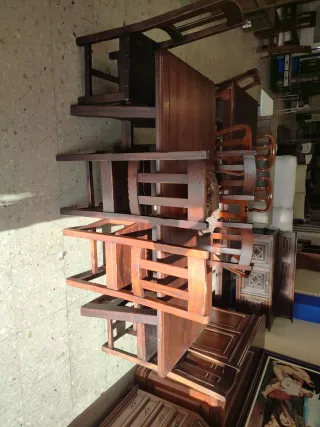 Mesa de madera con 6 sillas