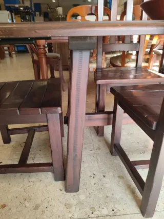 Mesa de madera con 6 sillas