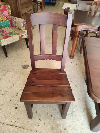 Mesa de madera con 6 sillas