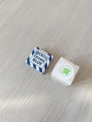 Lote de anil y alcanfor