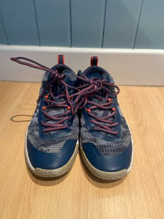 Zapatillas Baloncesto Azul y Rojo