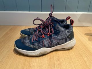 Zapatillas Baloncesto Azul y Rojo