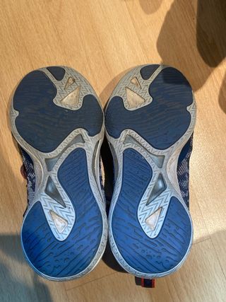 Zapatillas Baloncesto Azul y Rojo