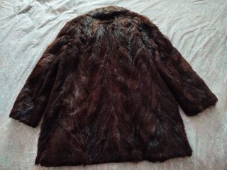 Abrigo de mujer de piel natural marrón oscuro