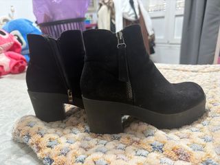 Botas negras de tacón