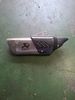 Escape Akrapovič Honda CB650R Réplica