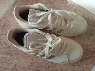 Zapatillas Adidas Talla 38 Blancas y Doradas