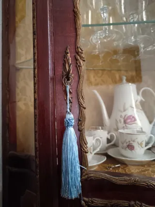 Vitrina de madera y cristal