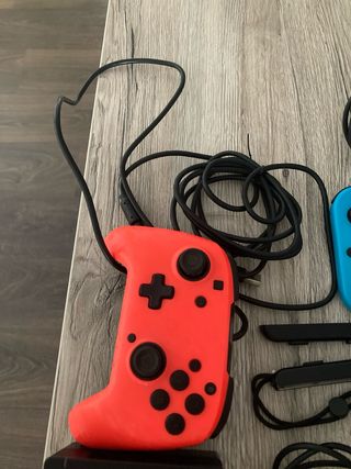 Nintendo Switch Blu e Rosso con accessori