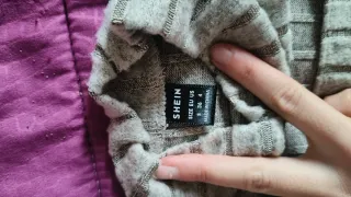 Maglia corta a righe grigie