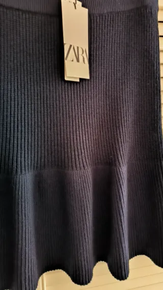 Preciosa falda de punto Zara con etiquetas