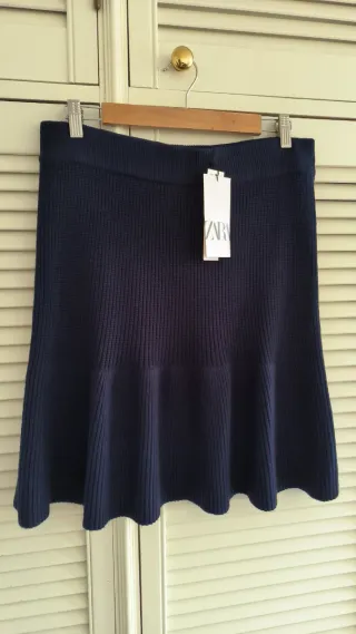 Preciosa falda de punto Zara con etiquetas