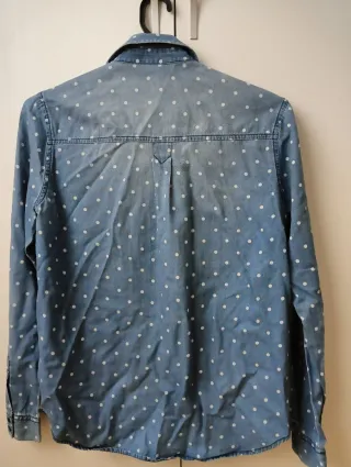 Camisa vaquera con puntitos blancos