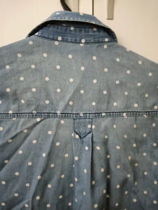 Camisa vaquera con puntitos blancos