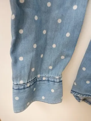 Camisa vaquera con puntitos blancos