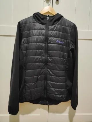 Chaqueta acolchada Bullpadel negra