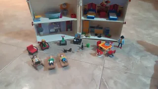 Casita Playmobil con figuras y accesorios