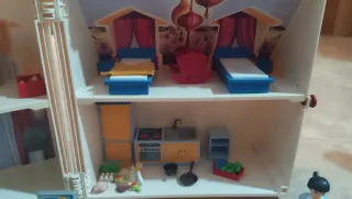 Casita Playmobil con figuras y accesorios