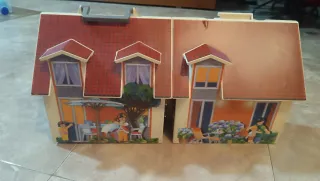 Casita Playmobil con figuras y accesorios