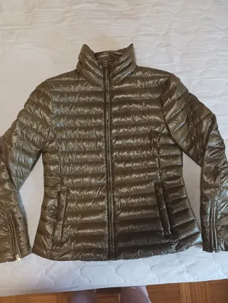 Cazadora acolchada verde oliva