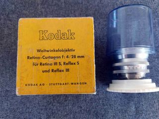Kodak Retina Reflex IV con varios objetivos