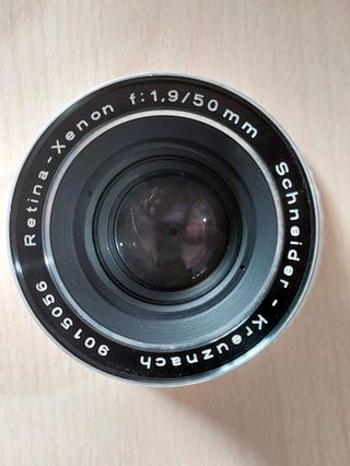 Kodak Retina Reflex IV con varios objetivos