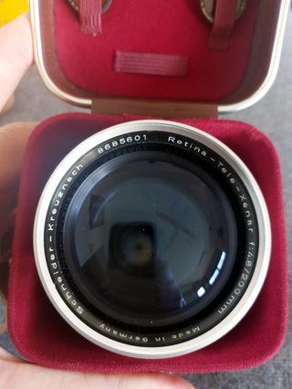 Kodak Retina Reflex IV con varios objetivos