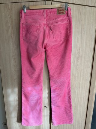 Vaqueros Levi's rosas acampanados talla M