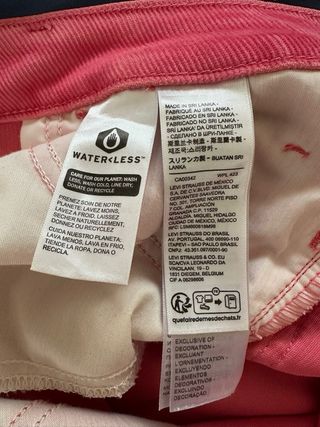 Vaqueros Levi's rosas acampanados talla M