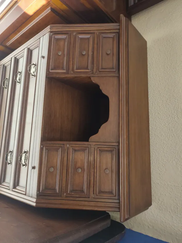 Buro de madera estilo clásico