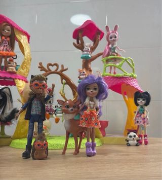Enchantimals Casa Árbol y 11 Muñecas