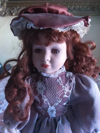 Bella bambola in ceramica antica, altre bambole nel mio profilo