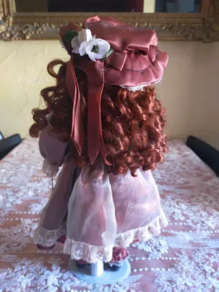 Bella bambola in ceramica antica, altre bambole nel mio profilo