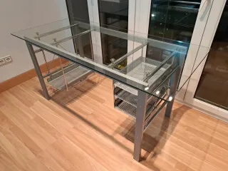 Mesa de cristal y acero