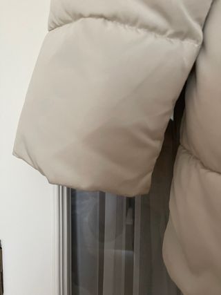 Anorak acolchado con capucha beige