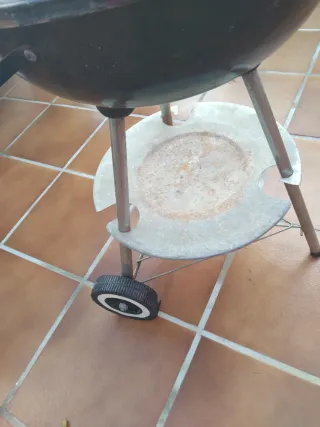 Barbacoa Negra Metal y Plástico