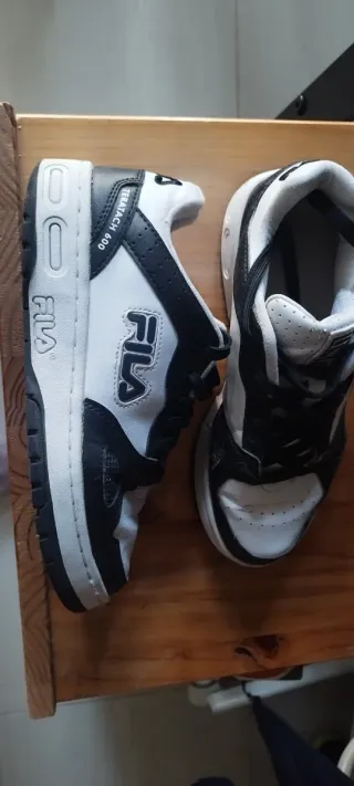 Zapatillas Fila Teratach 600 Blancas y Negras