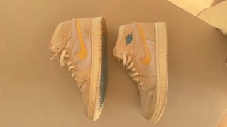 Nike Air Jordan 1 Beige Amarillo