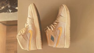 Nike Air Jordan 1 Beige Amarillo