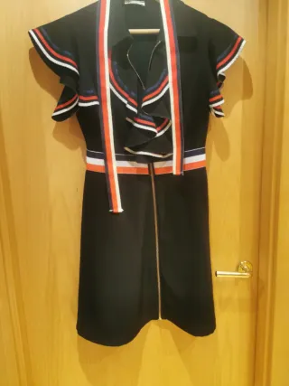 Vestido negro con detalles