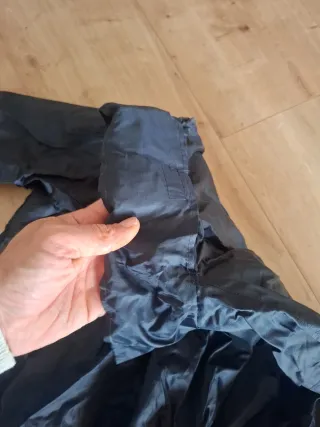 Chubasquero fino negro