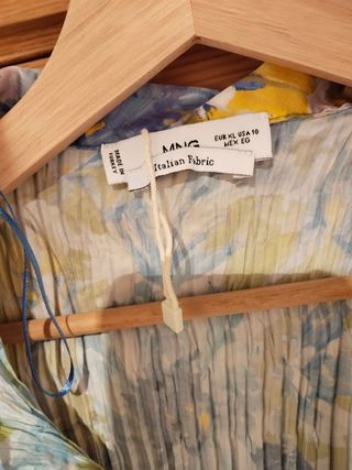 Blusa Mango Plisada Flores XL