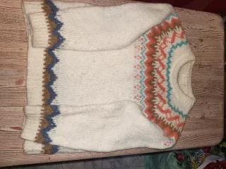 Pantalones vaqueros acampanados con flecos