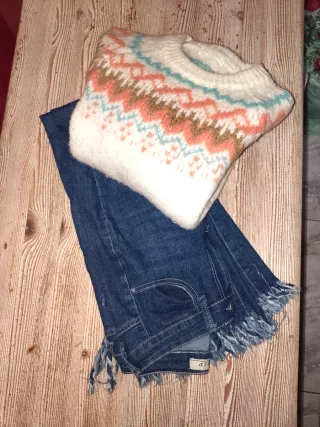 Pantalones vaqueros acampanados con flecos