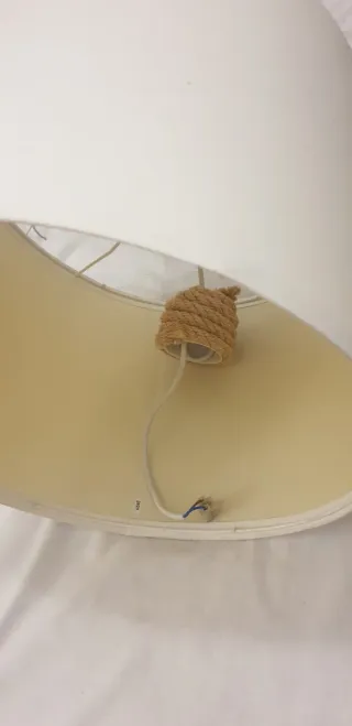 Tulipa de lámpara beige y marrón